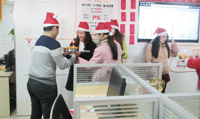 洛陽物聯(lián)網(wǎng)卡平臺之歡度圣誕節(jié)